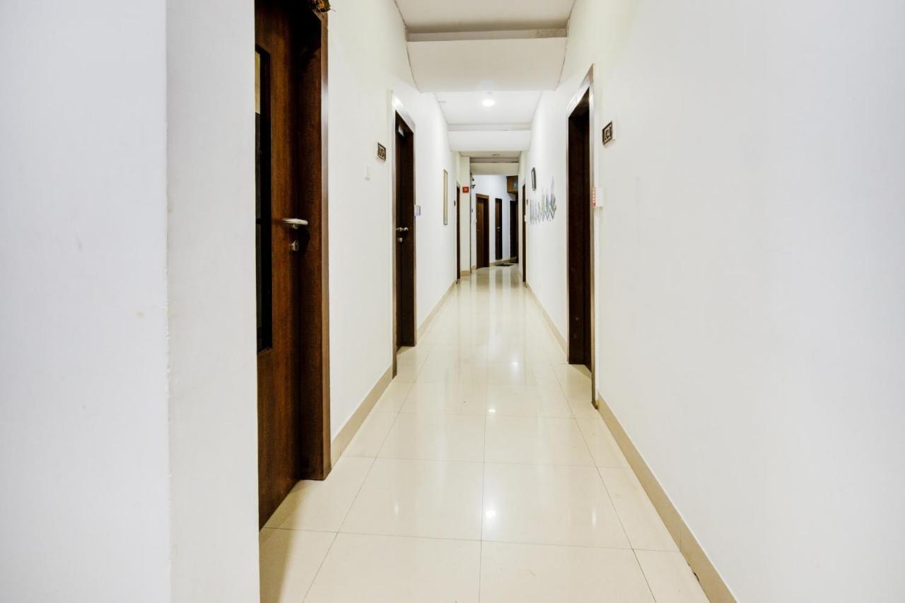 Capital O 77295 Hotel Bansidhar Bhuvan Mumbai Bagian luar foto