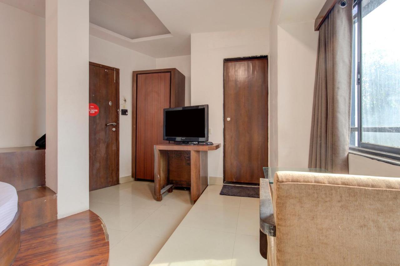 Capital O 77295 Hotel Bansidhar Bhuvan Mumbai Bagian luar foto