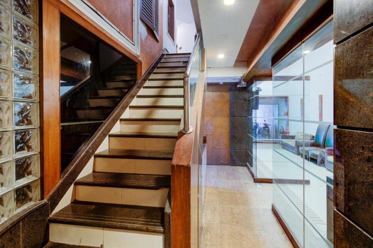 Capital O 77295 Hotel Bansidhar Bhuvan Mumbai Bagian luar foto